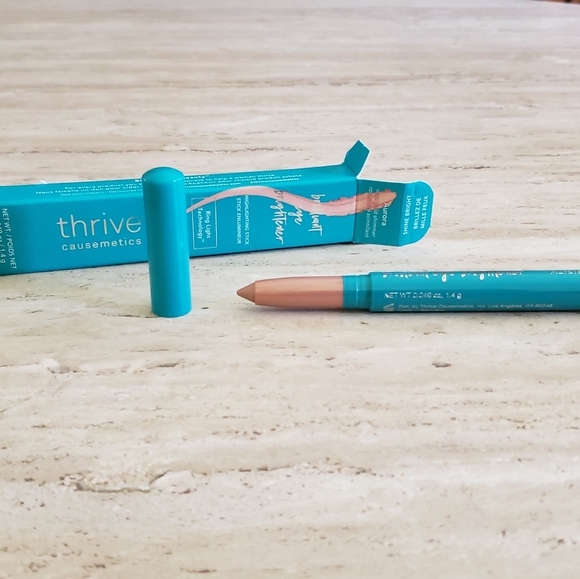 thrive cosmetics highlighter